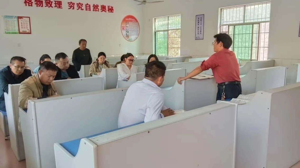 以研兴教   以评促教