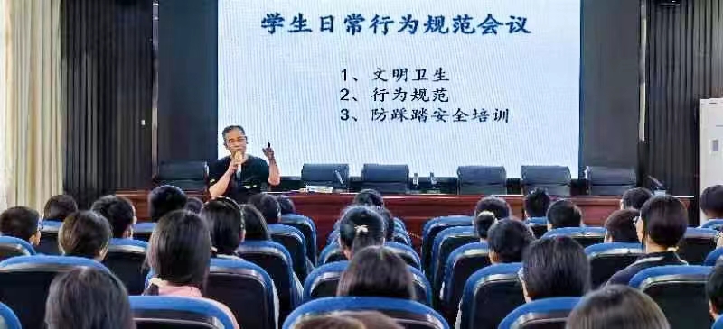 规范行为养习惯 培养卓越铸辉煌