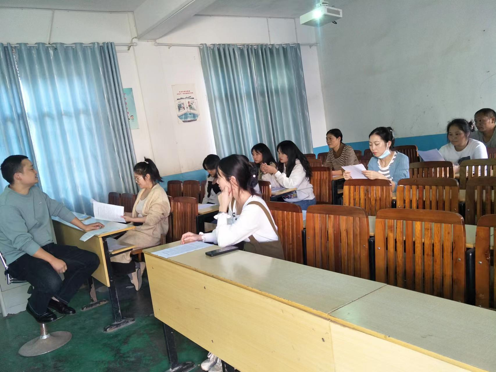 塘田市镇花石小学召开全体教职工“预防性侵”专题会议