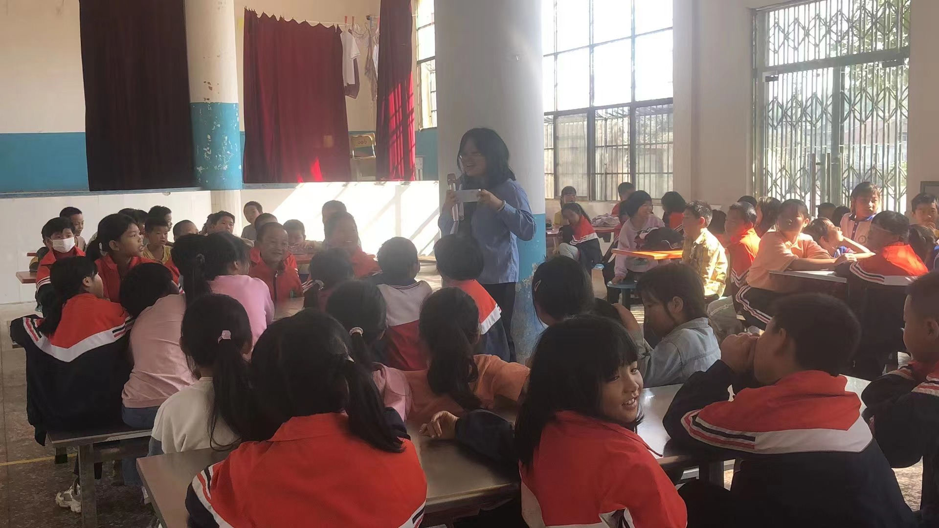 利剑护蕾—诸甲亭乡中心完小法治副校长进校园讲防性侵课