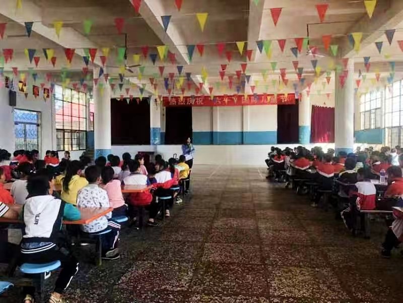 利剑护蕾—诸甲亭乡中心完小法治副校长进校园讲防性侵课