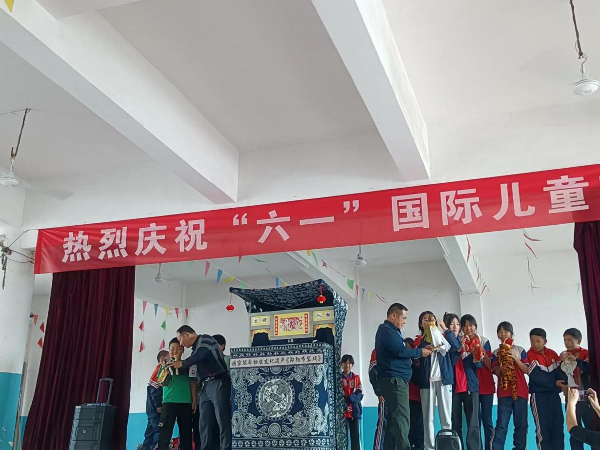 邵阳布袋戏走进诸甲亭乡中心完全小学