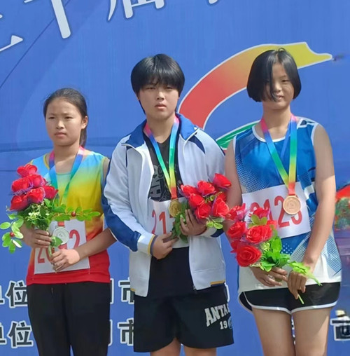 玉中健儿显身手，勇闯市赛获金牌