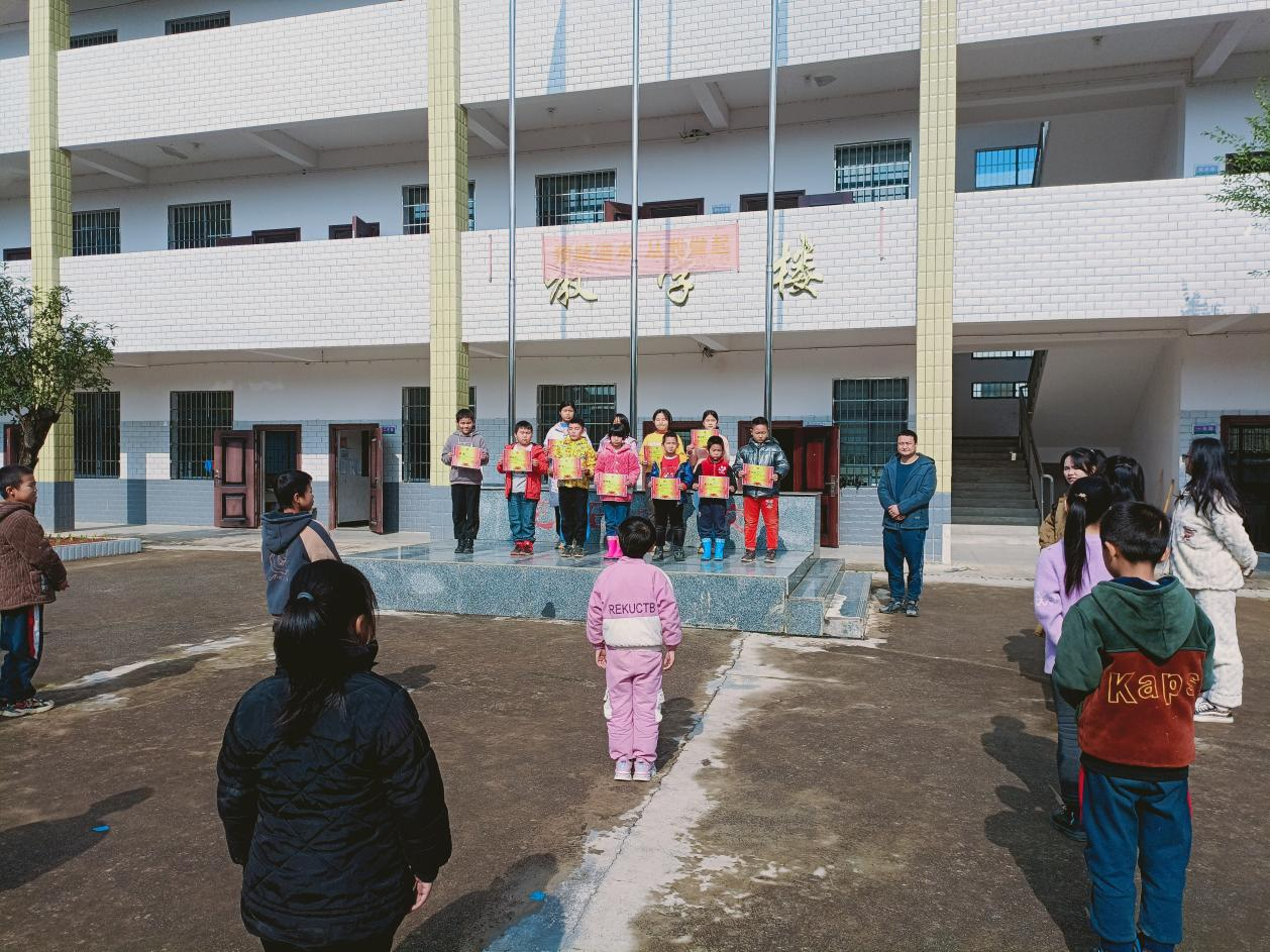 塘田市镇花石小学期中质量检测表彰大会