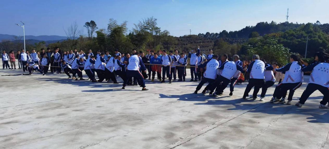 奋力拼搏，勠力同心