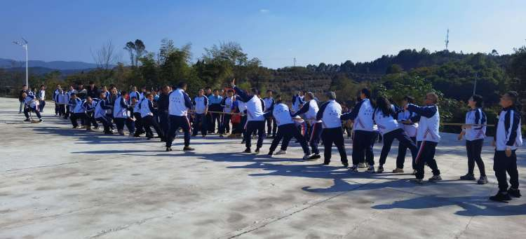 凝心聚力强体魄，“绳”采飞扬展风貌