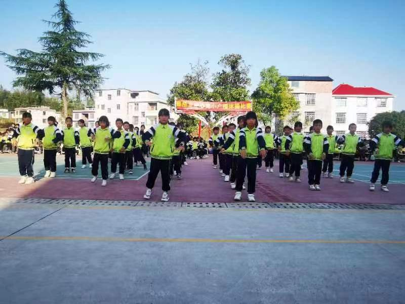 蔡桥乡中心完小举办体操比赛