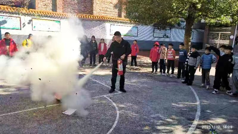 武冈市红星小学开展消防安全知识专题讲座