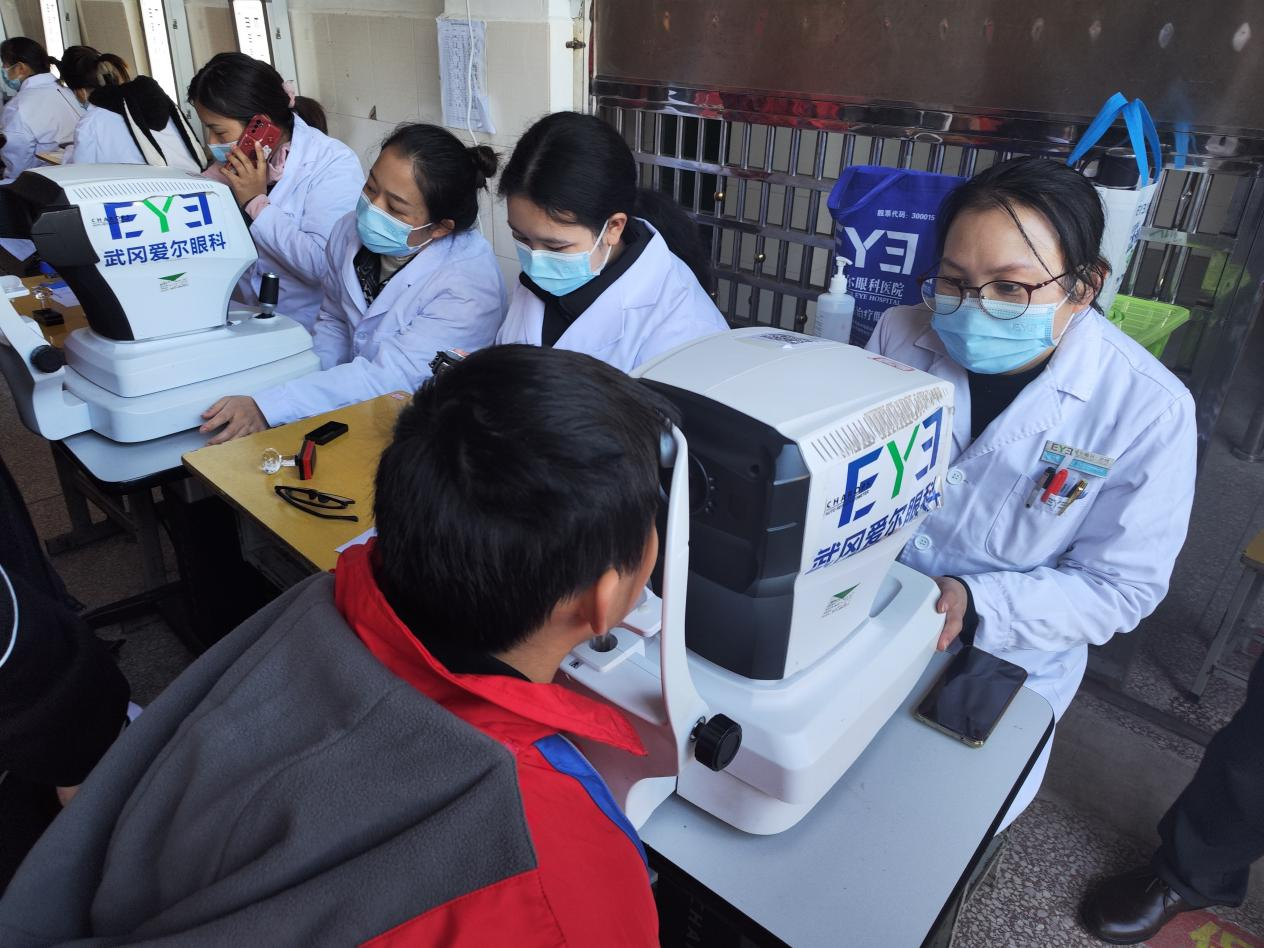 视力筛查进校园，关爱学生视力健康