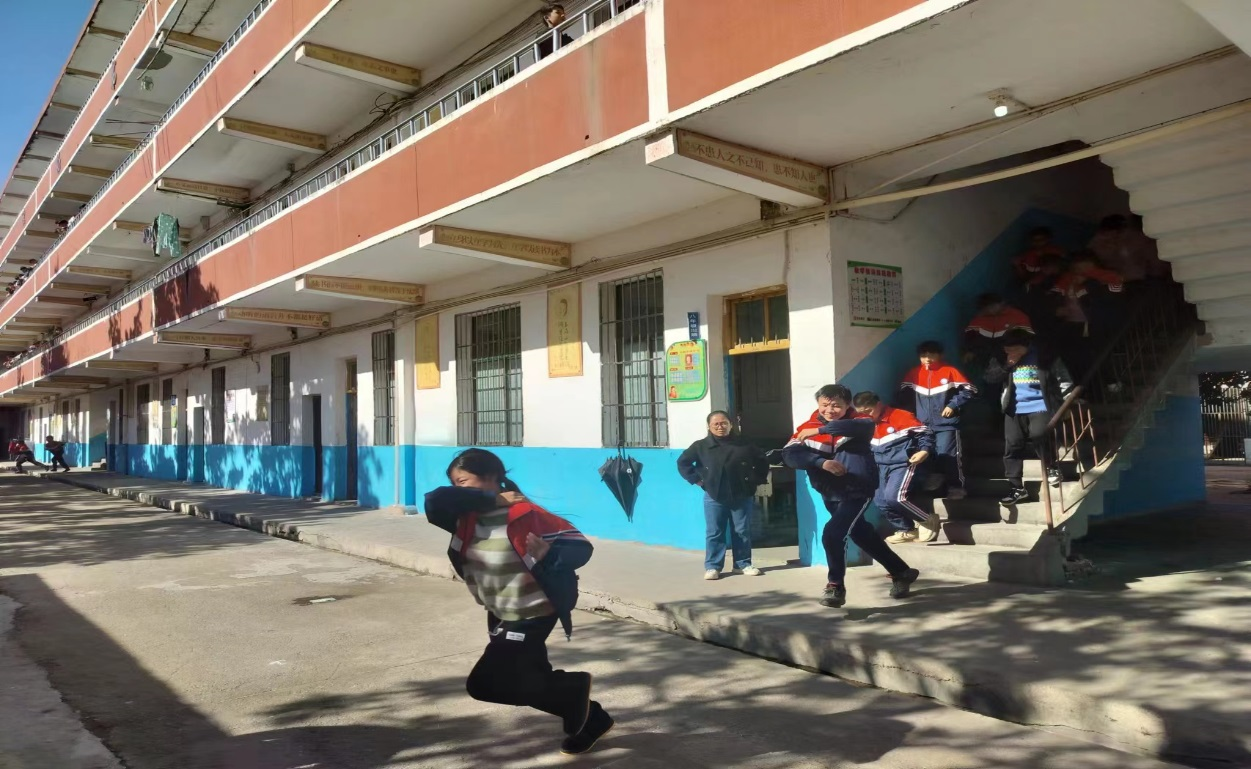 扎实演练 筑牢校园安全防线