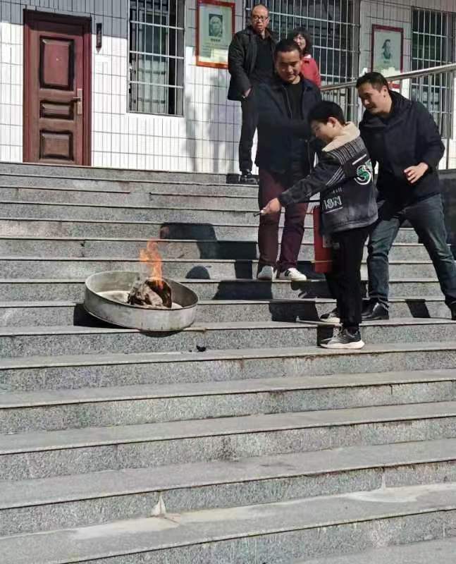 梽中消防演习进行时，师生共筑生命安全线