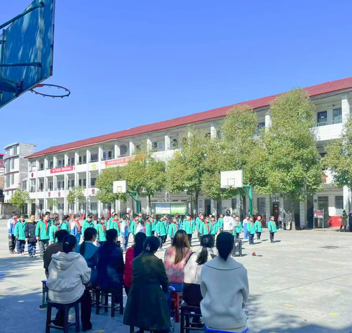 家校零距离  携手助成长