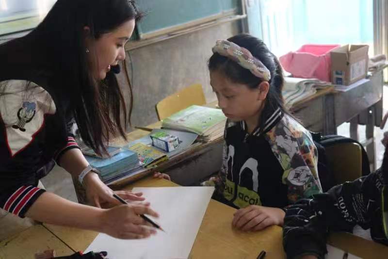 下花桥镇中学优化提质“送教下乡”与堡口小学开展校际互促活动