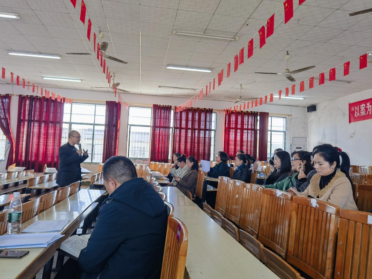 行夯实基础之实，育教学教研之花