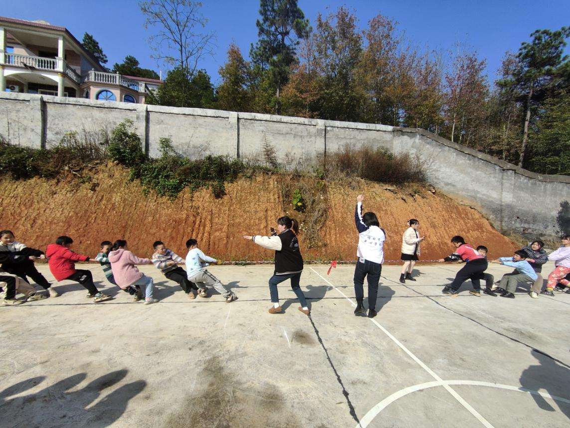 阳洒三青，情义“绳”起