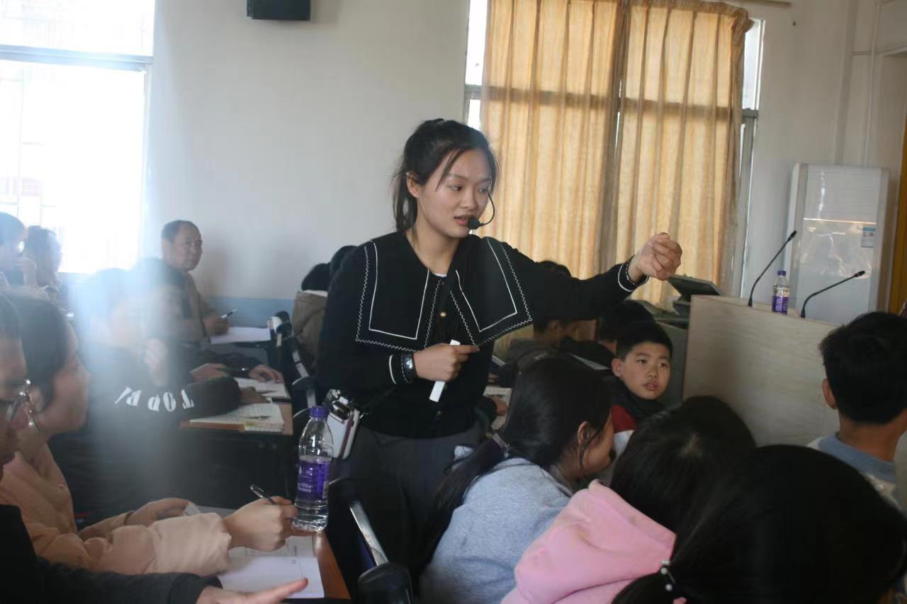 下花桥镇中心学校初中部校本研修活动有声有色