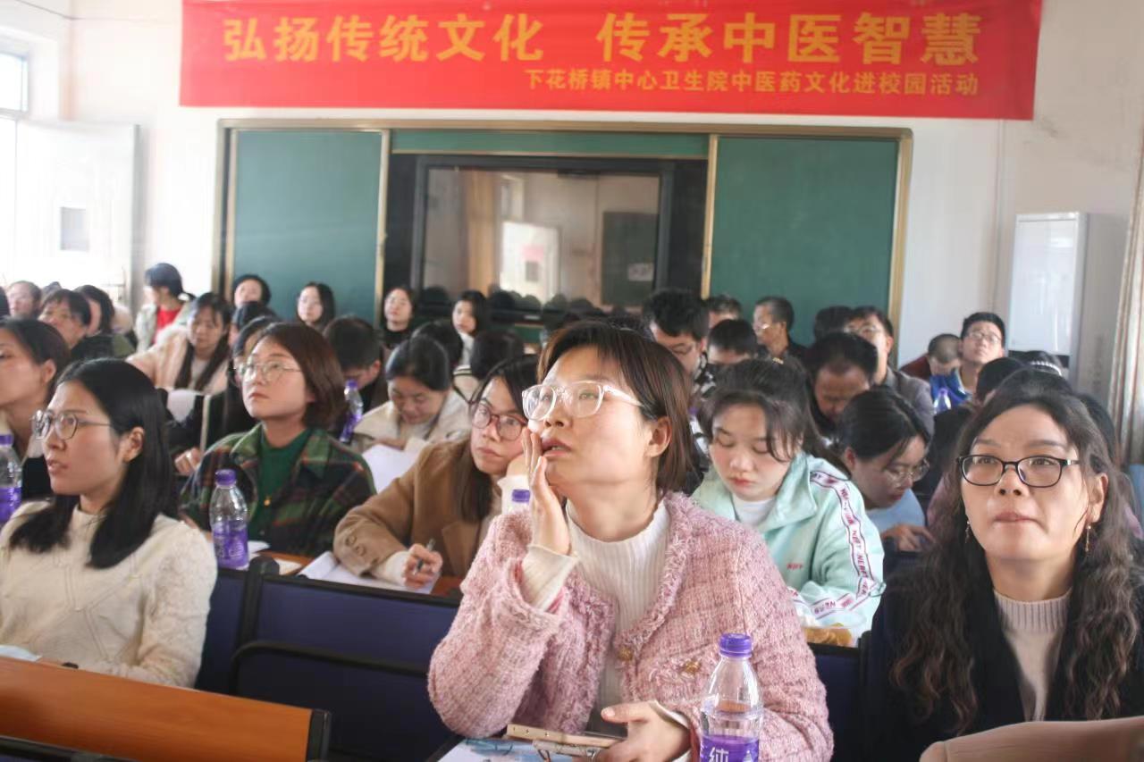 下花桥镇中心学校初中部校本研修活动有声有色