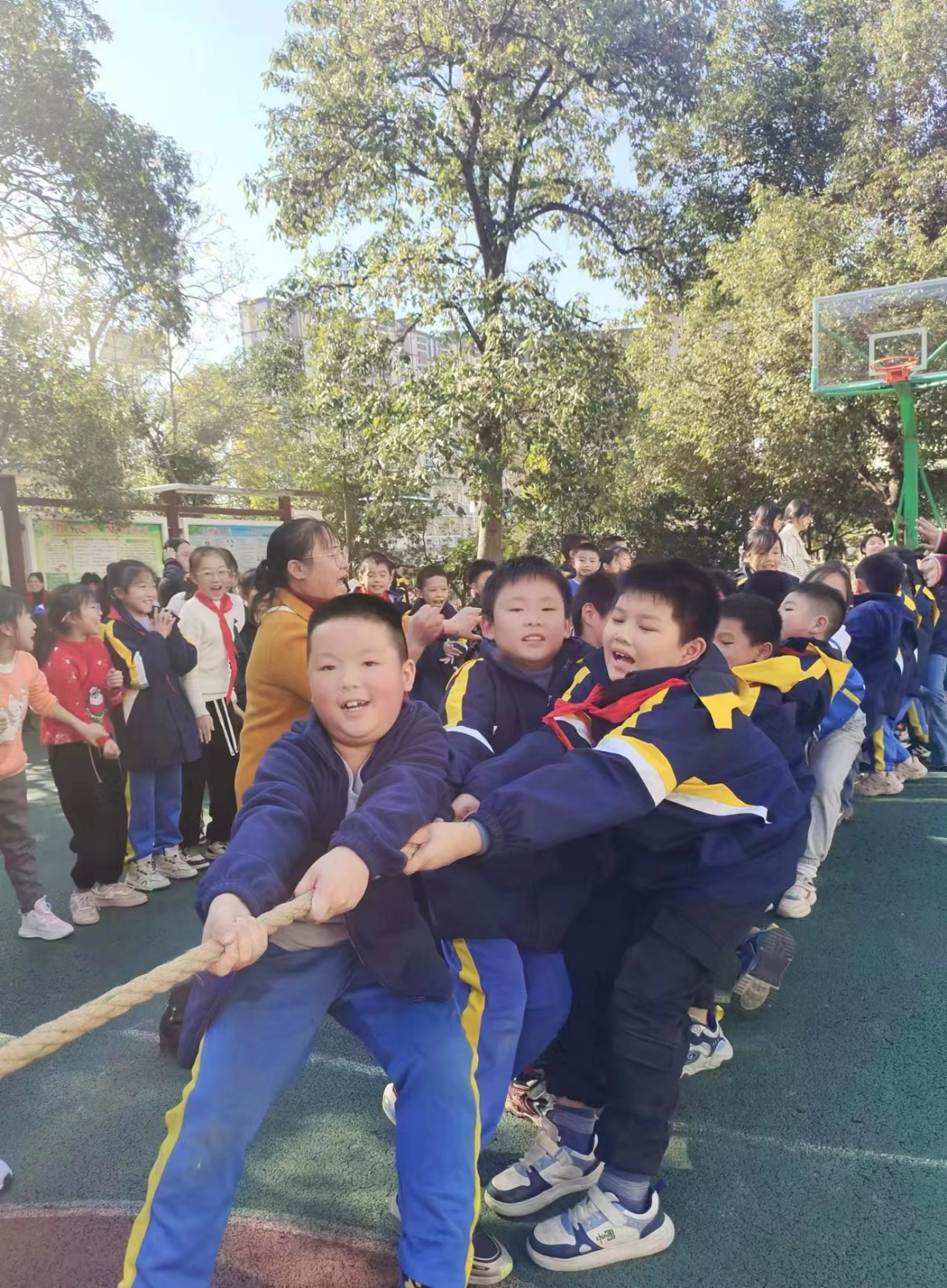 凝心聚力，“绳”采飞扬