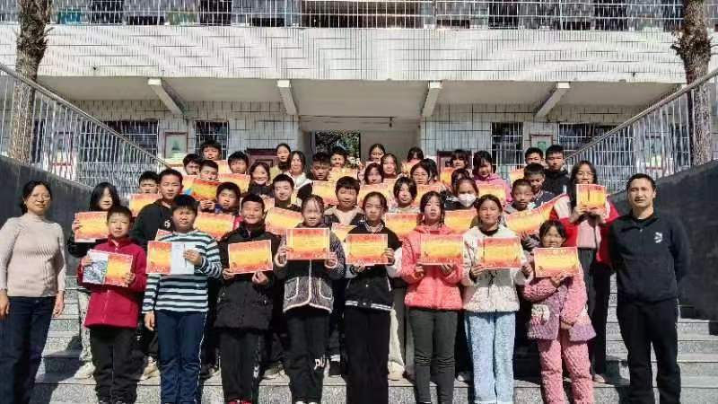 不坠凌云志，扬帆正当时