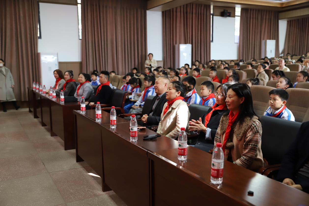 “三毛经典”系列讲座走进城区二小