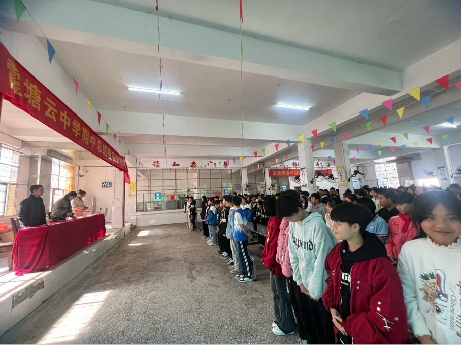 褒扬优秀树榜样，安全教育时时讲