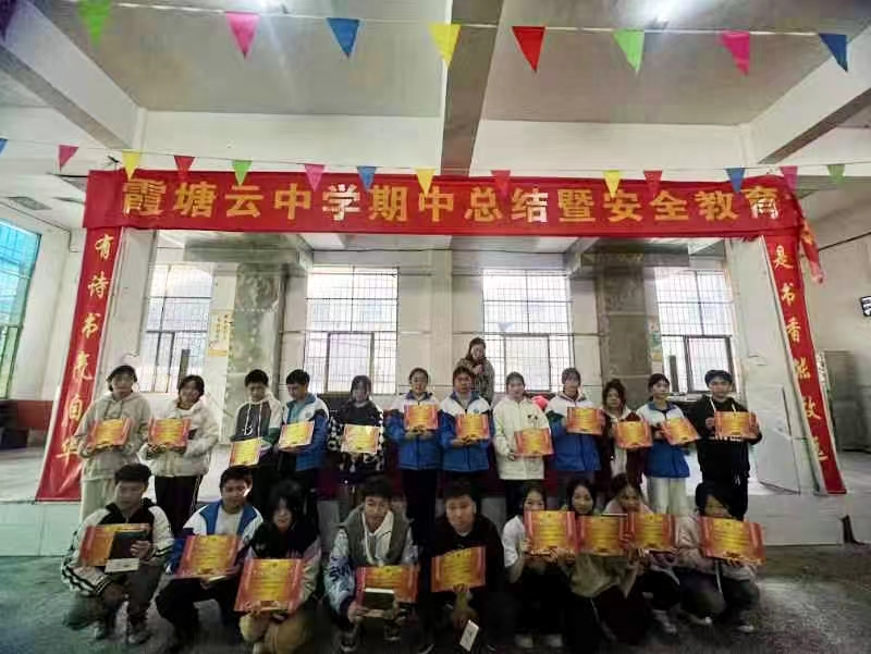 褒扬优秀树榜样，安全教育时时讲