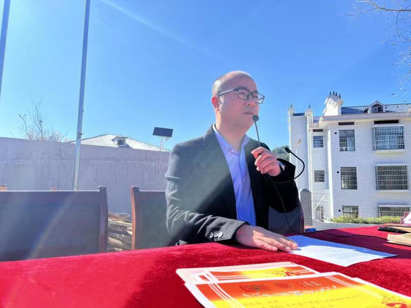 知不足而奋进，望远山而前行