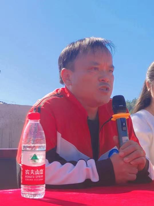 知不足而奋进，望远山而前行