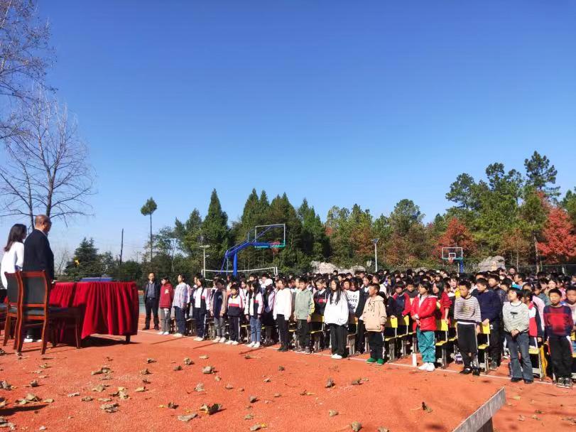 知不足而奋进，望远山而前行