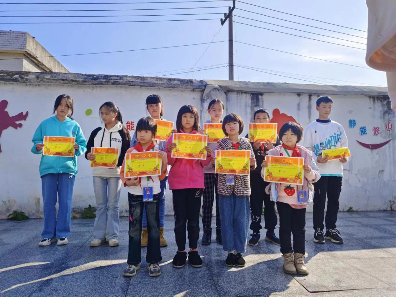 期中表彰树榜样 砥砺拼搏再起航