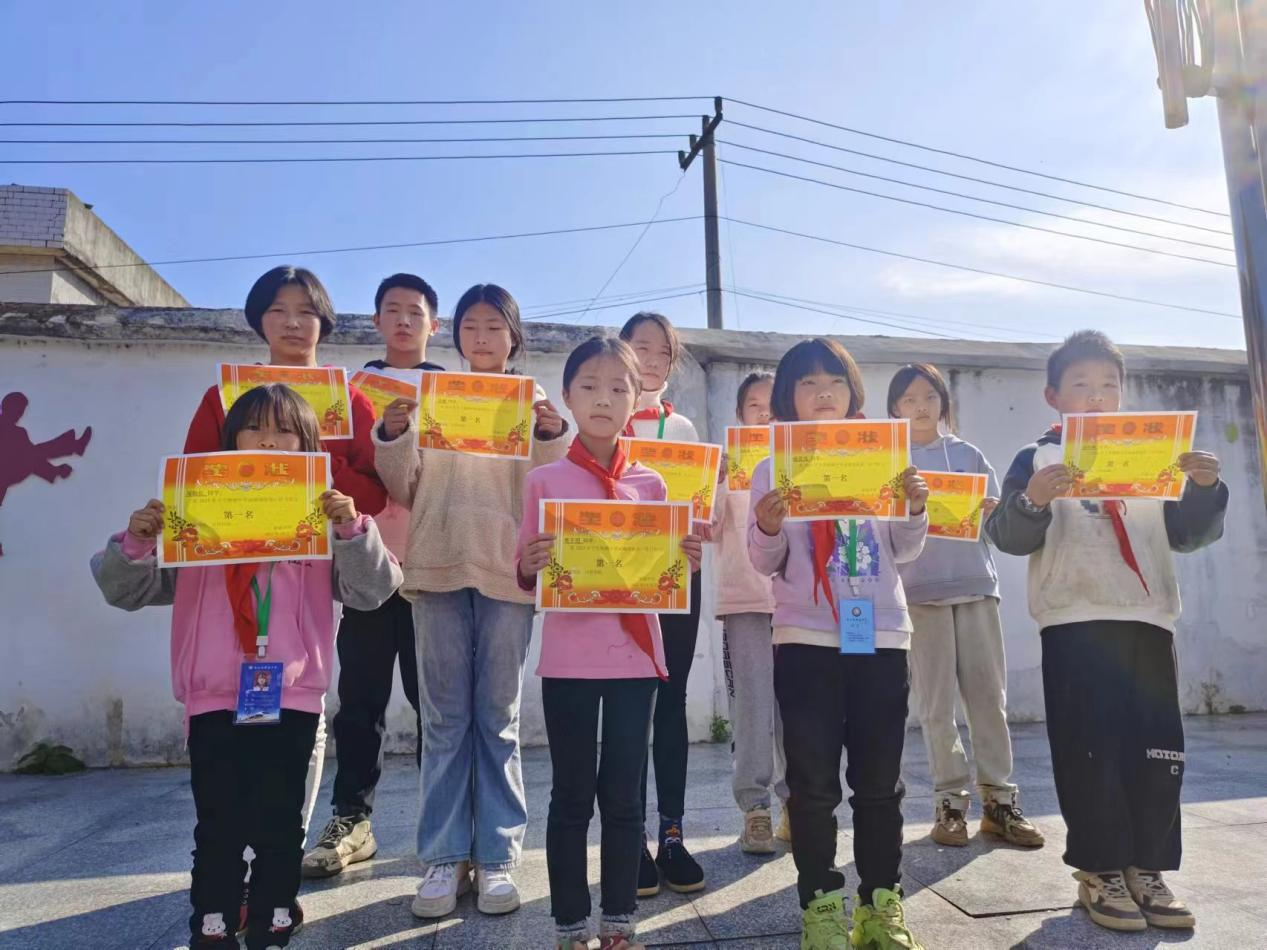 期中表彰树榜样 砥砺拼搏再起航