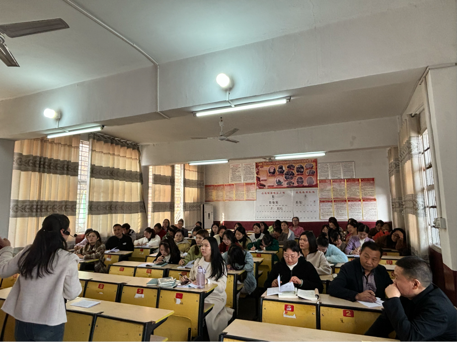 各师领航促成长，聚焦课堂研教学