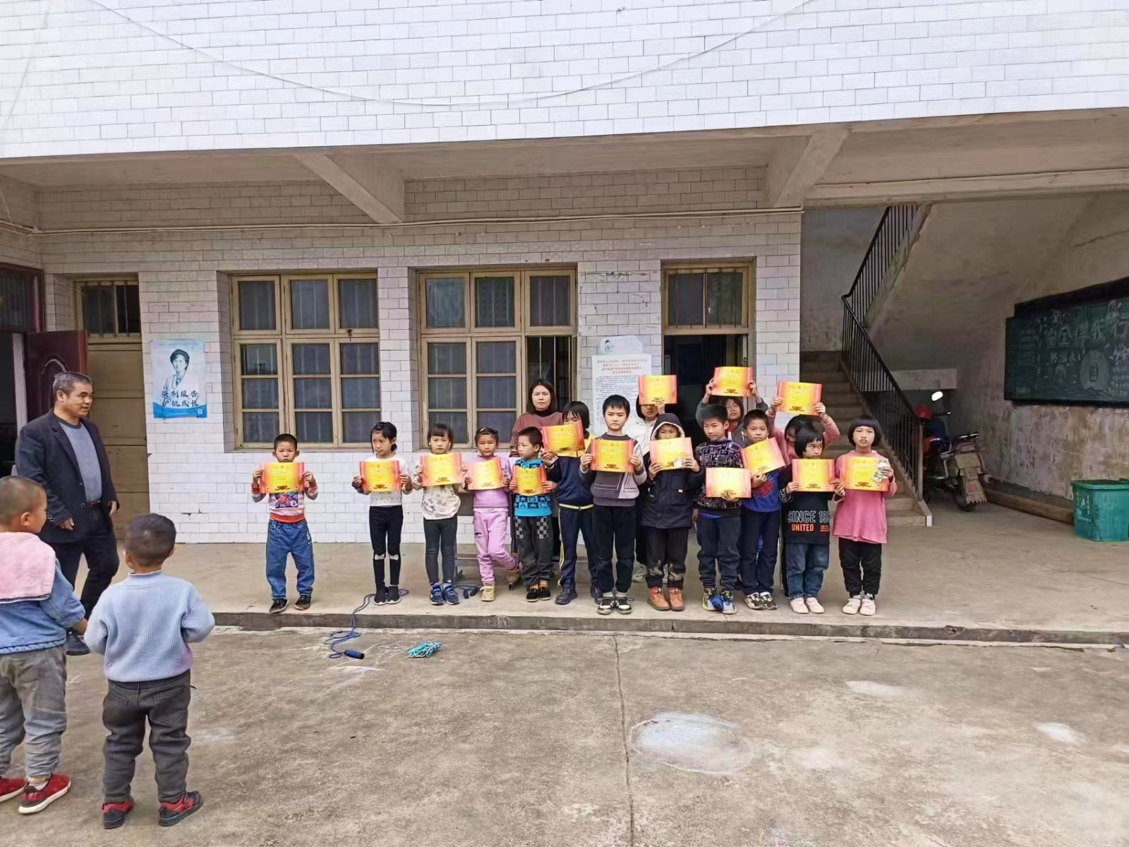 下花桥镇徐家小学“跳”跃童心“赛”神通