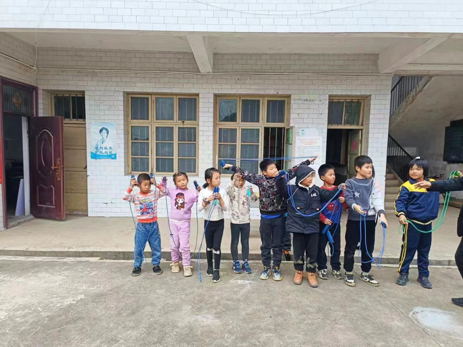 下花桥镇徐家小学“跳”跃童心“赛”神通