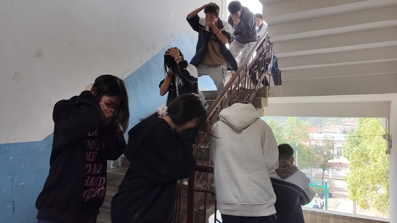 小溪市乡中学开展消防演练