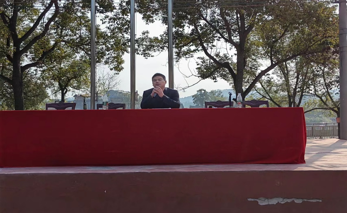 胸怀梦想    砥砺奋进