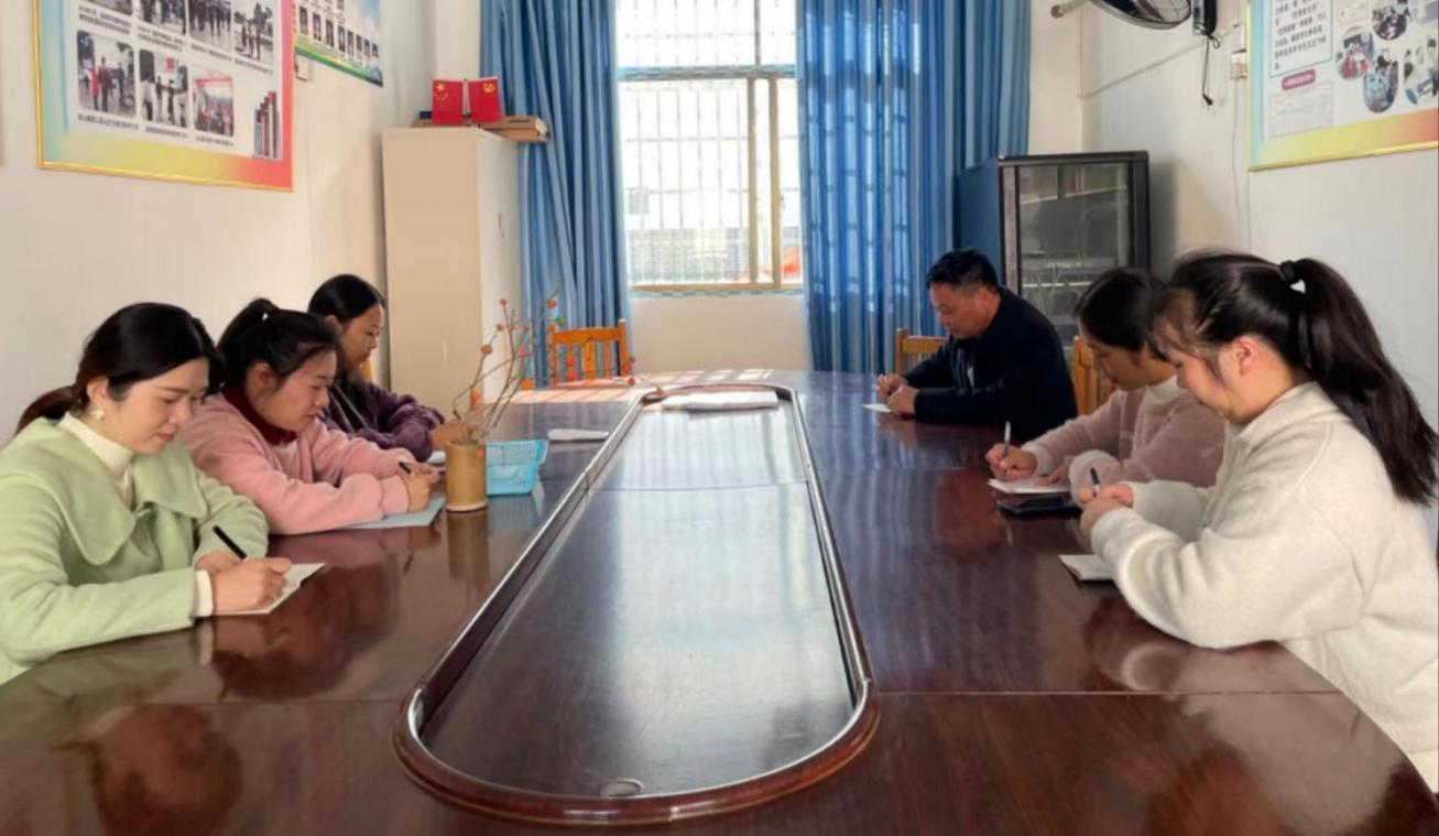 新宁县崀山镇中心幼儿园开展“送教下乡”活动