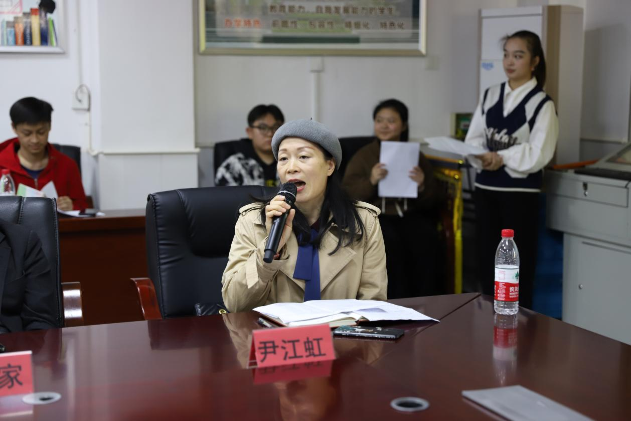 湖南第一师范学院院系领导来城区二小调研实习工作