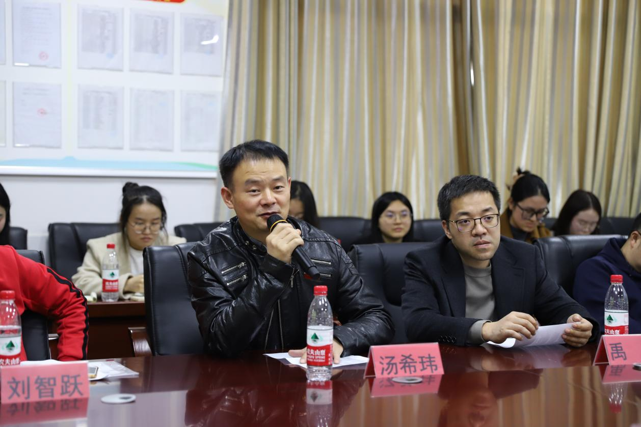 湖南第一师范学院院系领导来城区二小调研实习工作