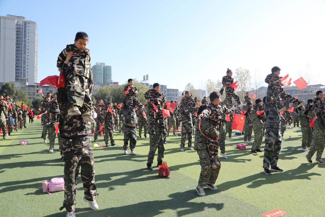 幼儿园举行“永远跟党走”大型红色主题亲子活动暨第十三届冬季亲子运动会