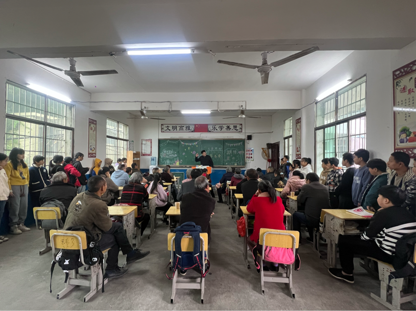 家校同心，共育花开