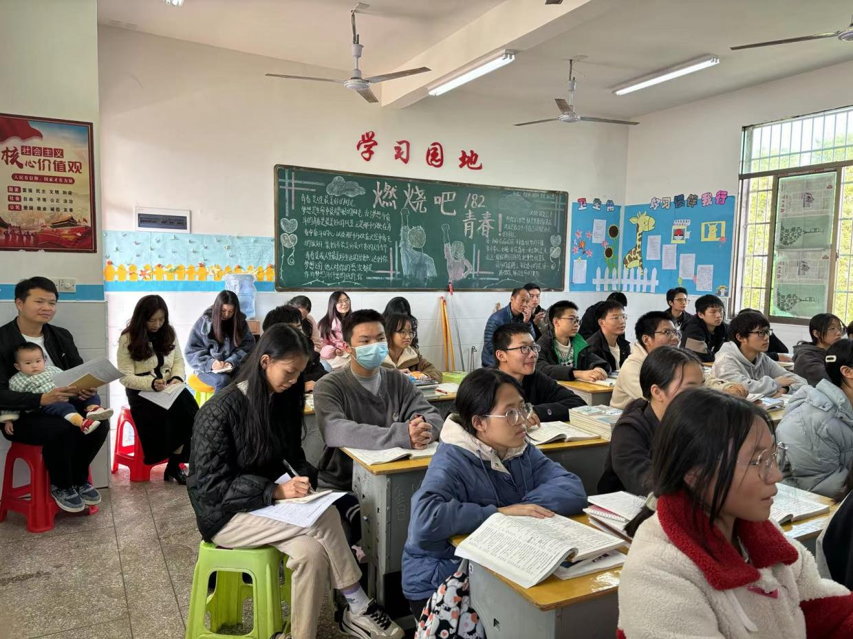 课堂教学展风彩，教学比武促提升