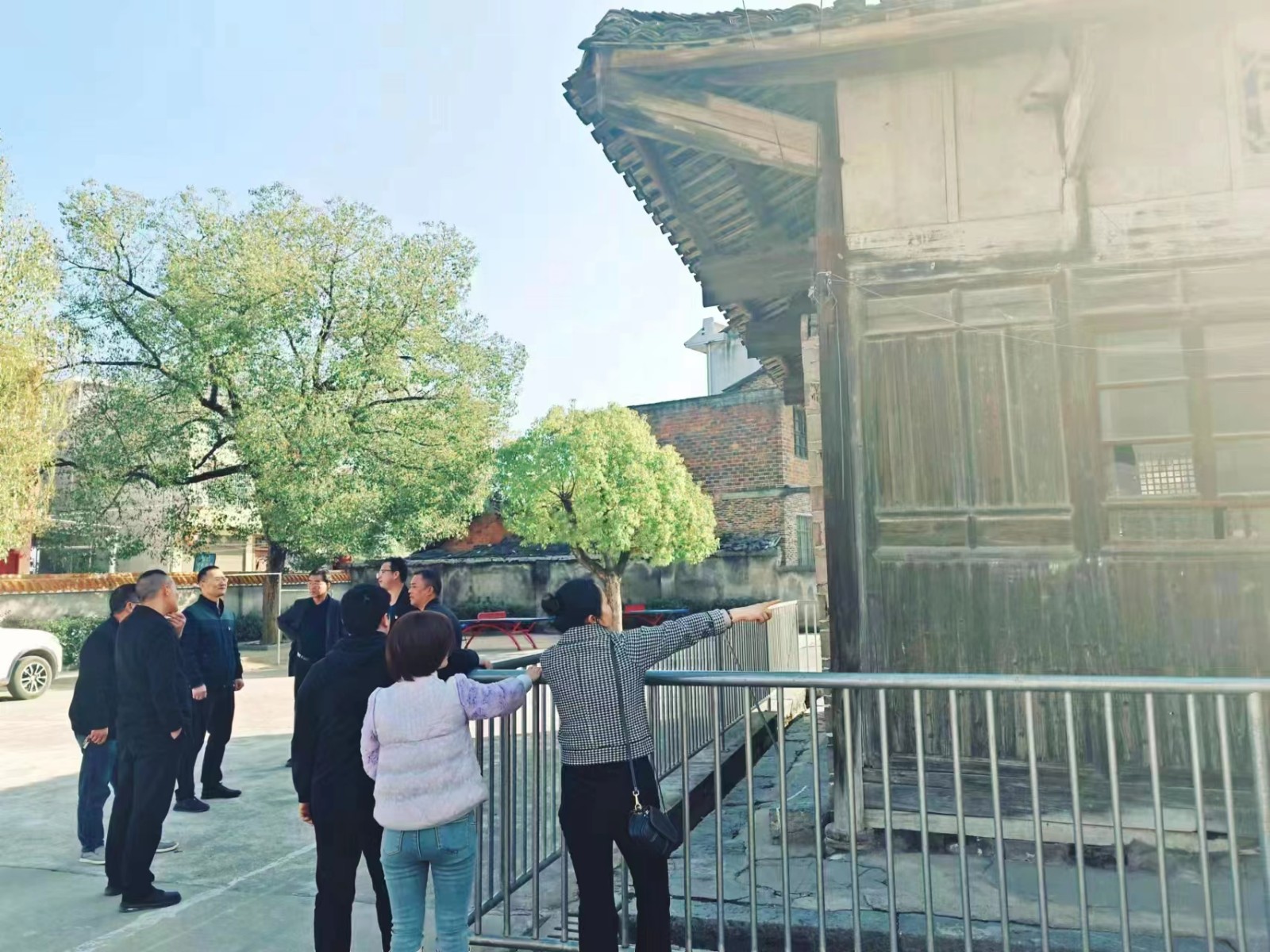 高沙镇片小党支部开展“一月一课一片一实践”主题党日活动