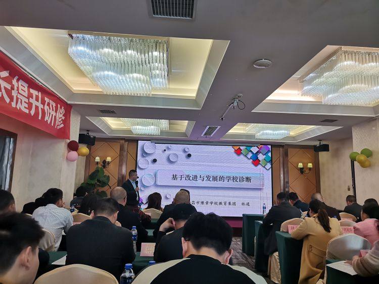         冬日共研，催开一树梅香；追梦国培，沉醉一路芬芳。