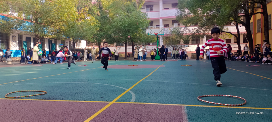 “趣”享运动：塘渡口第一完小一二年级趣味运动会