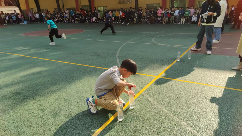 “趣”享运动：塘渡口第一完小一二年级趣味运动会