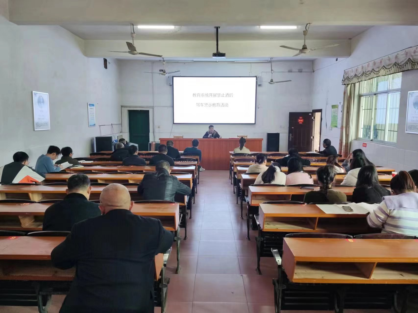 金石镇白沙中学开展杜绝酒驾警示教育
