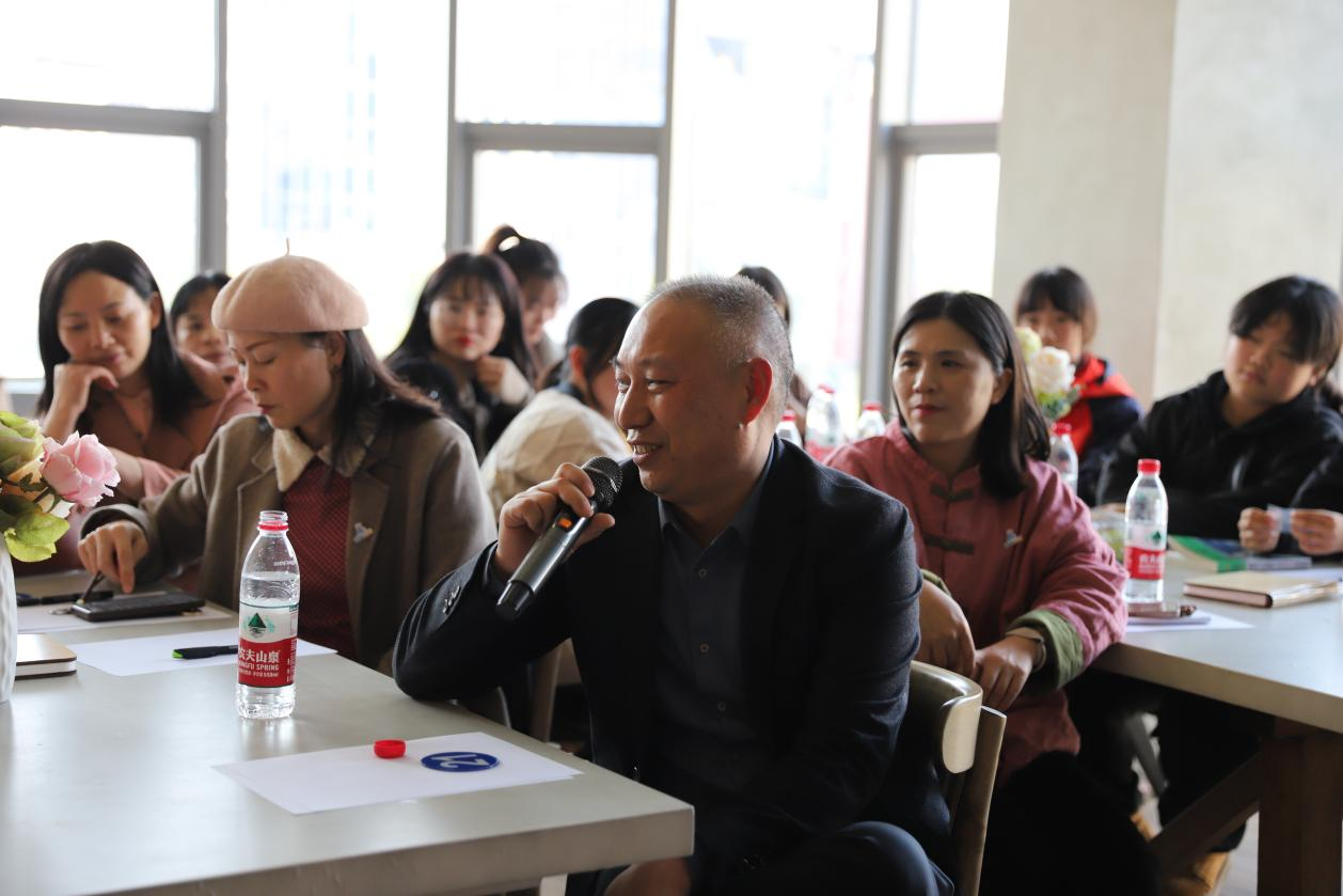 繁星读书会开展第三期线下分享活动