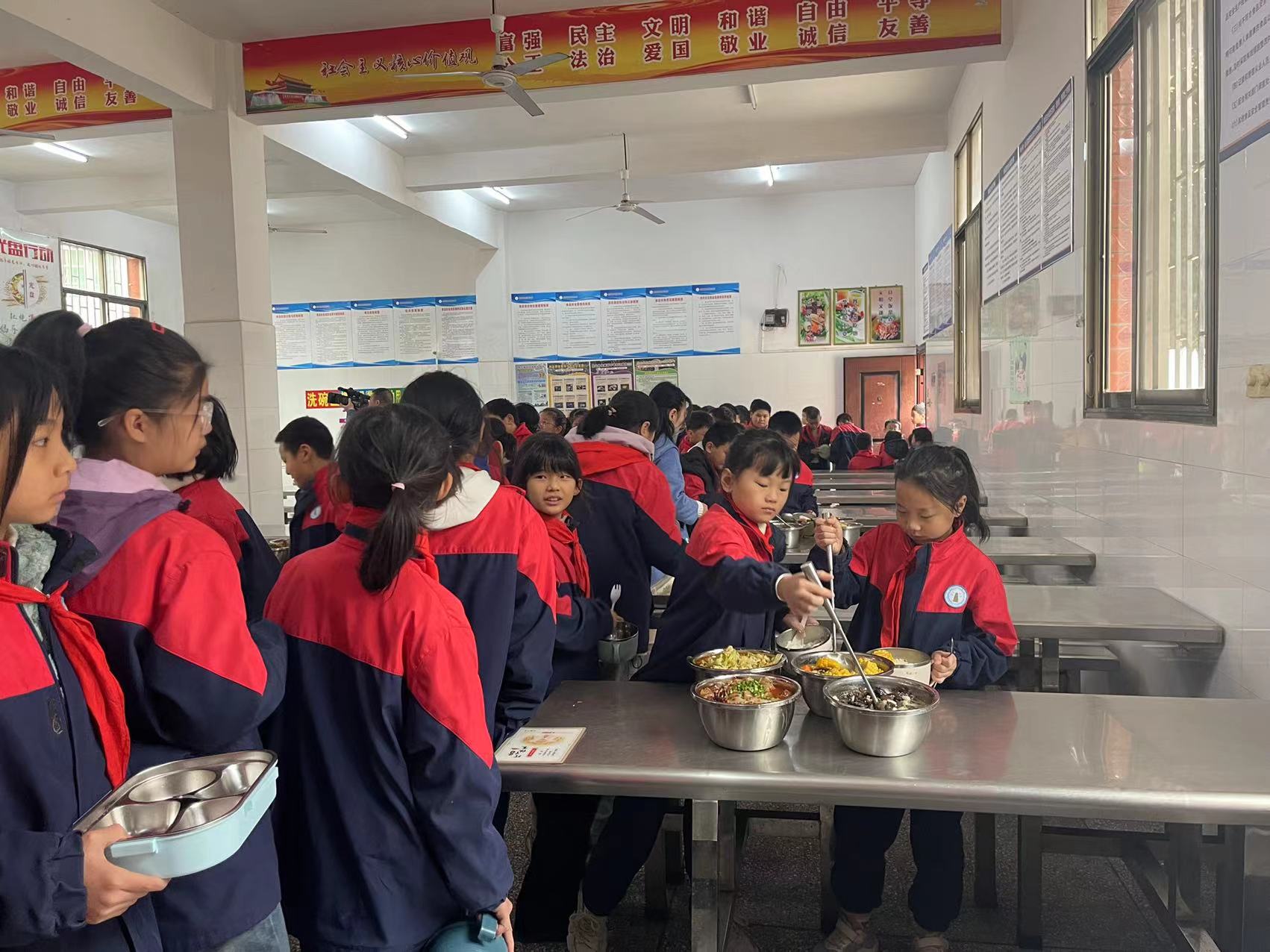 北塔小学开展反对浪费 崇尚节约主题班会