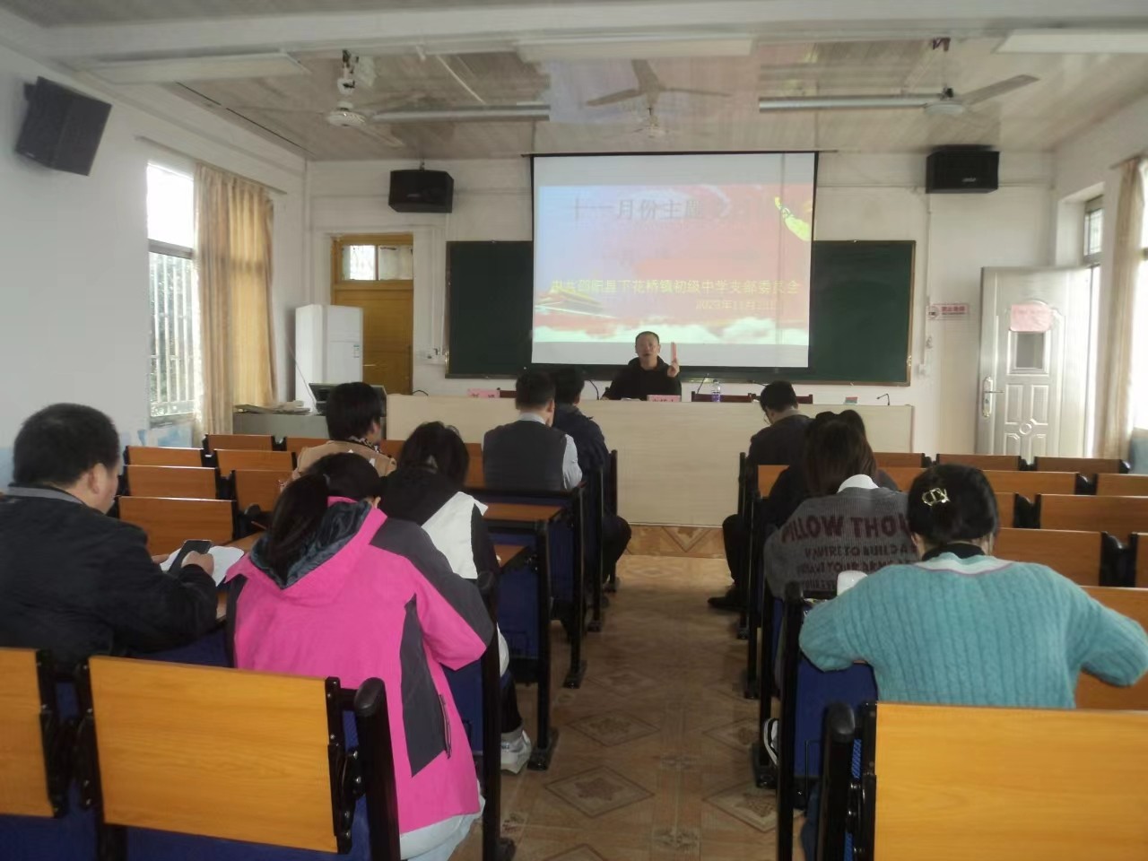 下花桥镇中学主题党日活动接受红色教育